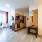 בית הארחה Wels Inn Hotel