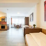 Wels Inn Hotel בית הארחה