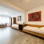 Wels Inn Hotel בית הארחה וולס