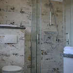 בית הארחה Wels Inn Hotel וולס
