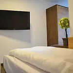Wels Inn Hotel בית הארחה