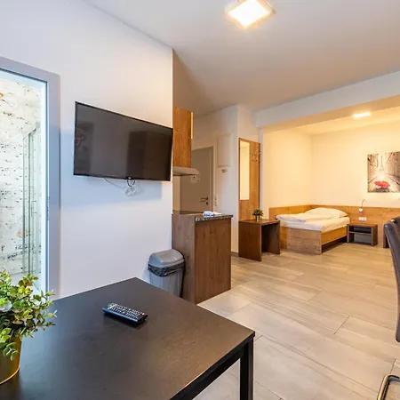 Wels Inn Hotel בית הארחה