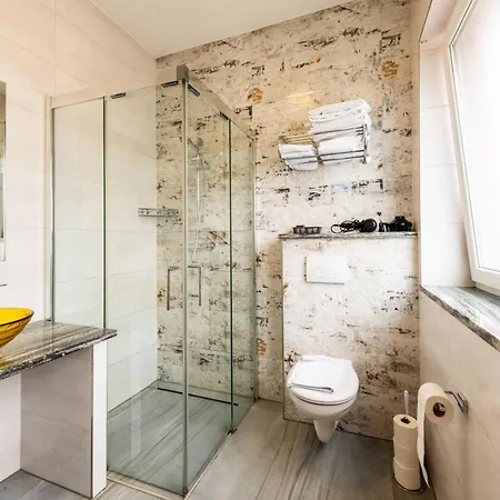 Πανσιόν Wels Inn Hotel 3*