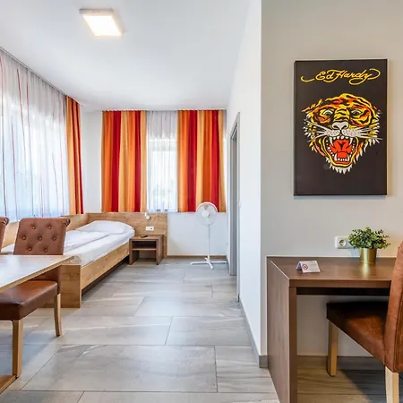 Casa de hóspedes Wels Inn Hotel 3*